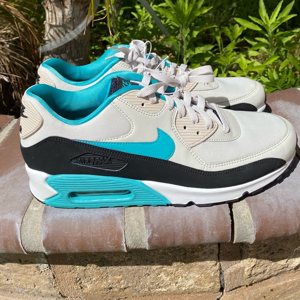 Nike Air Max 90 Essential